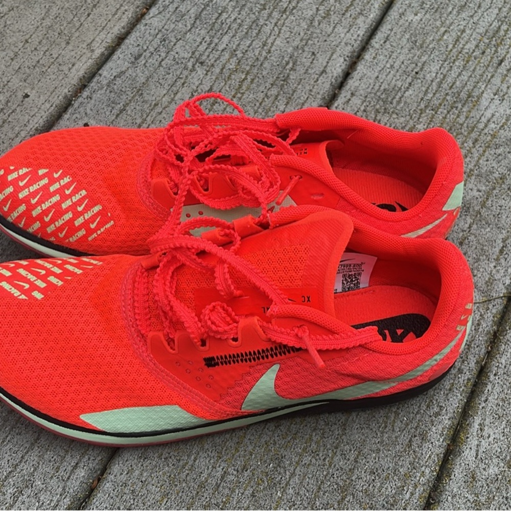 NEW/ NEVER WORN Women’s size 6.5 Nike Running spikes